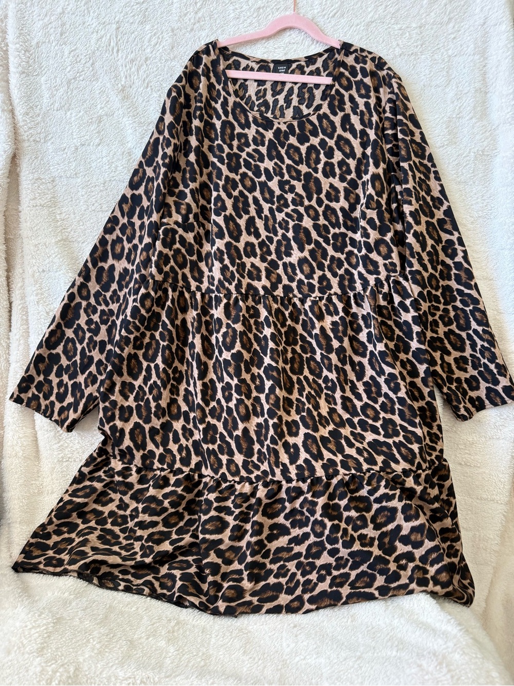 SHEIN CURVE Plus Size Leopard Print Tiered Long Sleeve Dress
